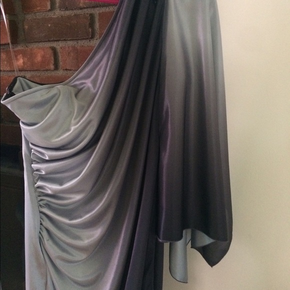 Party dress - Picture 3 of 4