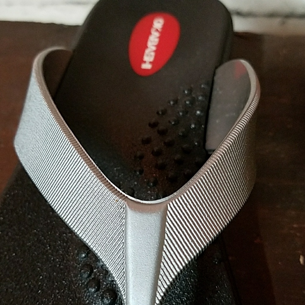 Women's flip flops. Silver. Size small.