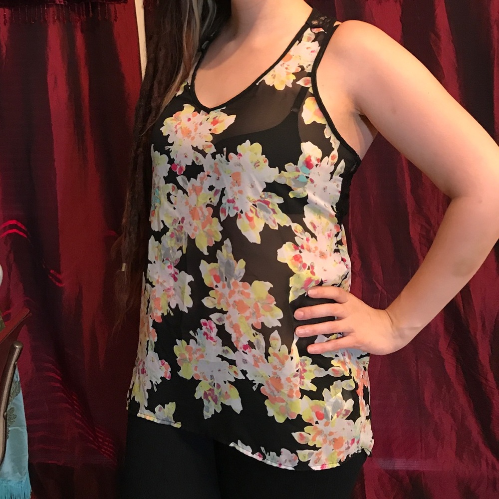 Sheer floral lace tank - Picture 2 of 5