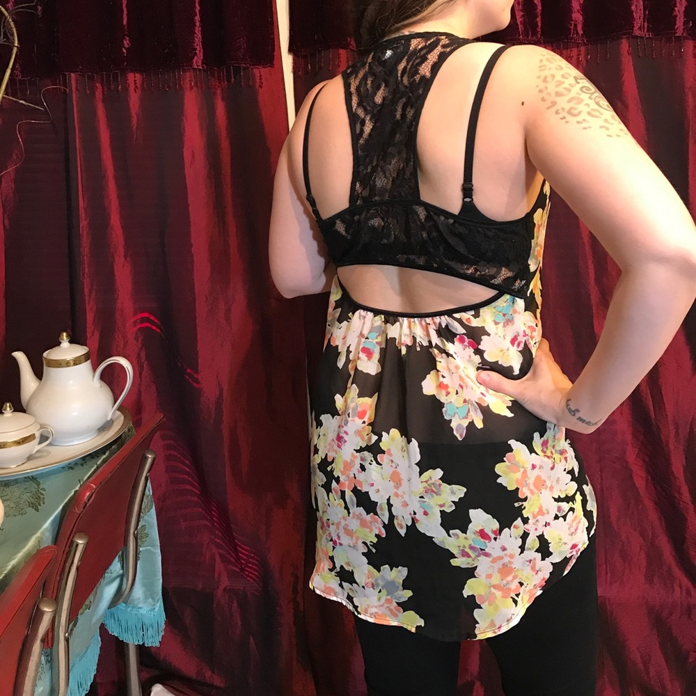Sheer floral lace tank - Picture 3 of 5