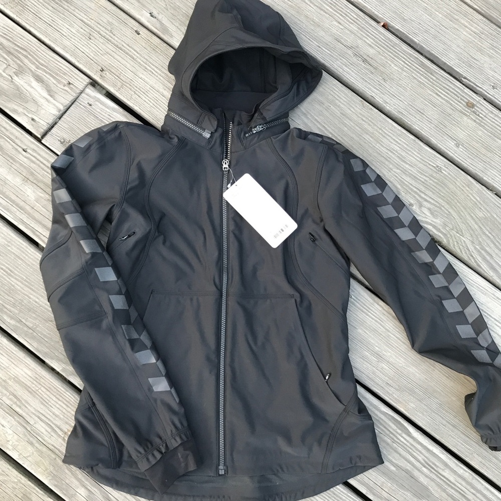⭐️SOLD⭐️Lululemon Feelin Frosty Softshell 8
