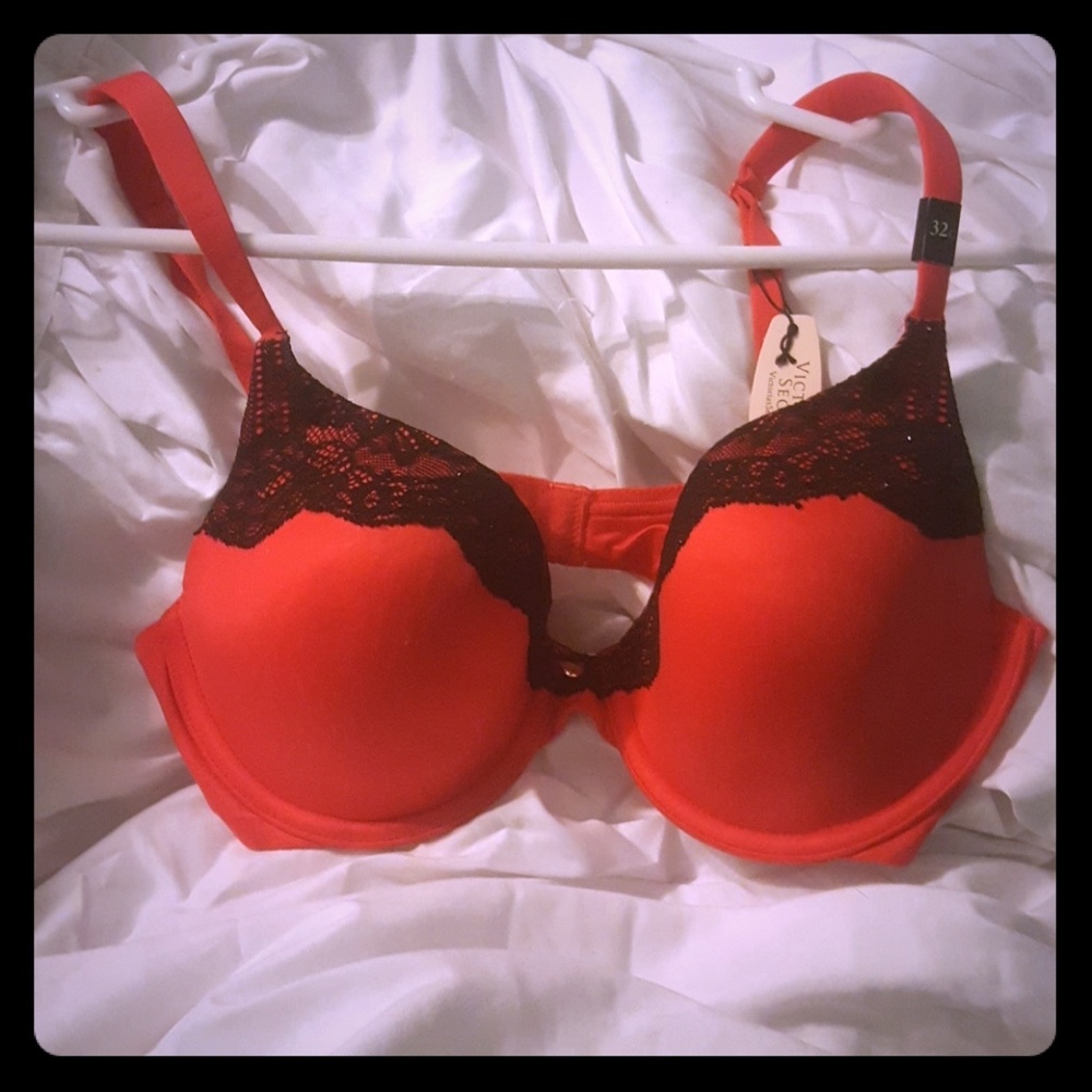 VS red and black lace bra 32C. NWT.
