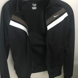 black zip up jacket