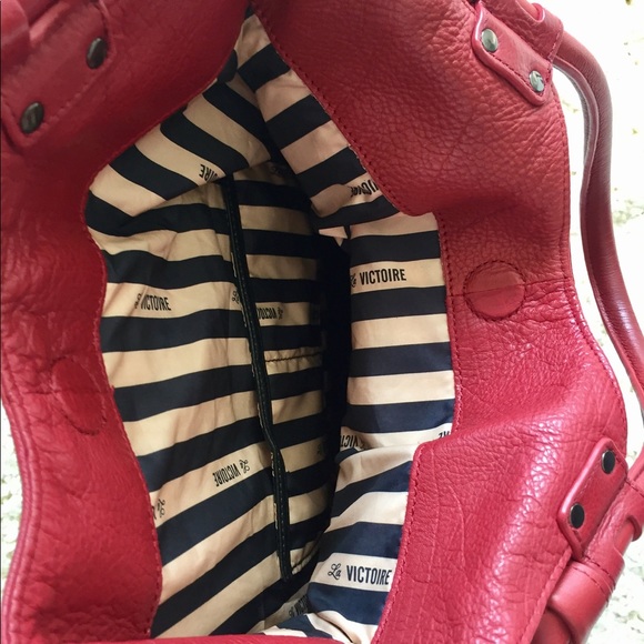 Beautiful red crossbody for sale! - Picture 5 of 6