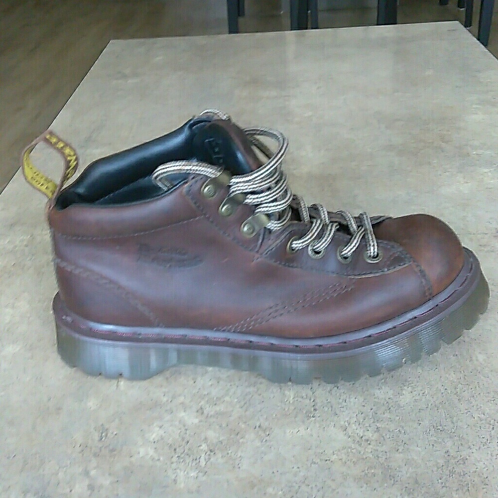 Unisex Doc Martens (Men's 8) (Women's 9.5)