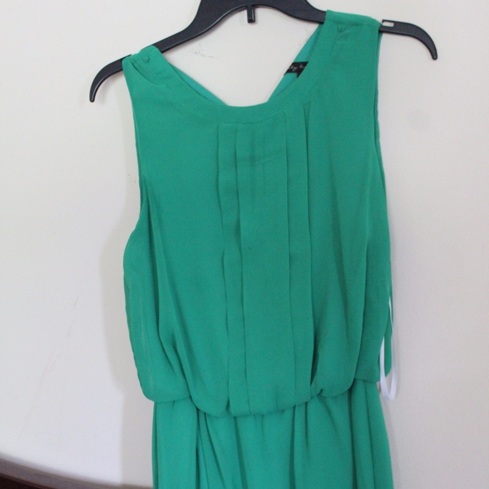 green dress
