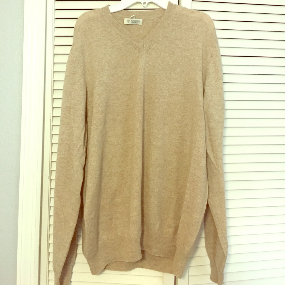 Men's Kinross cashmere v neck sweater