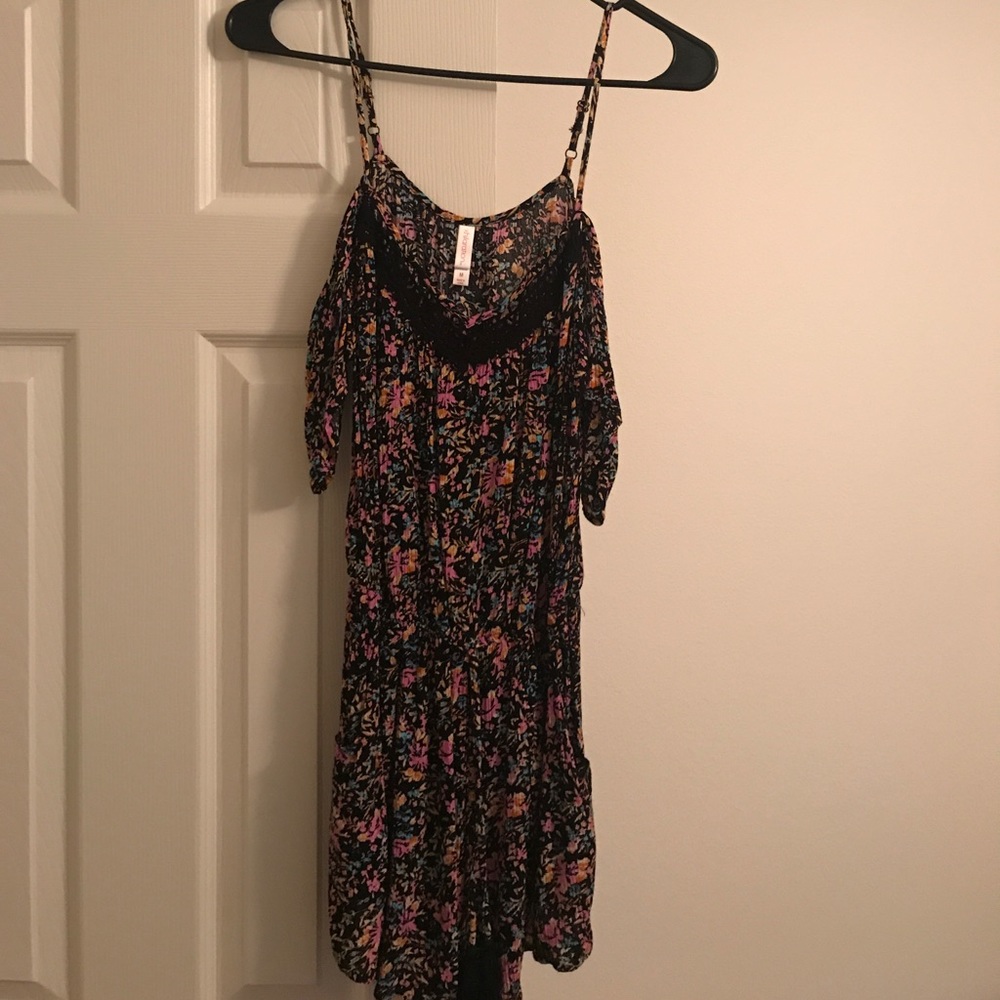 Oven Shoulder Patterned Romper