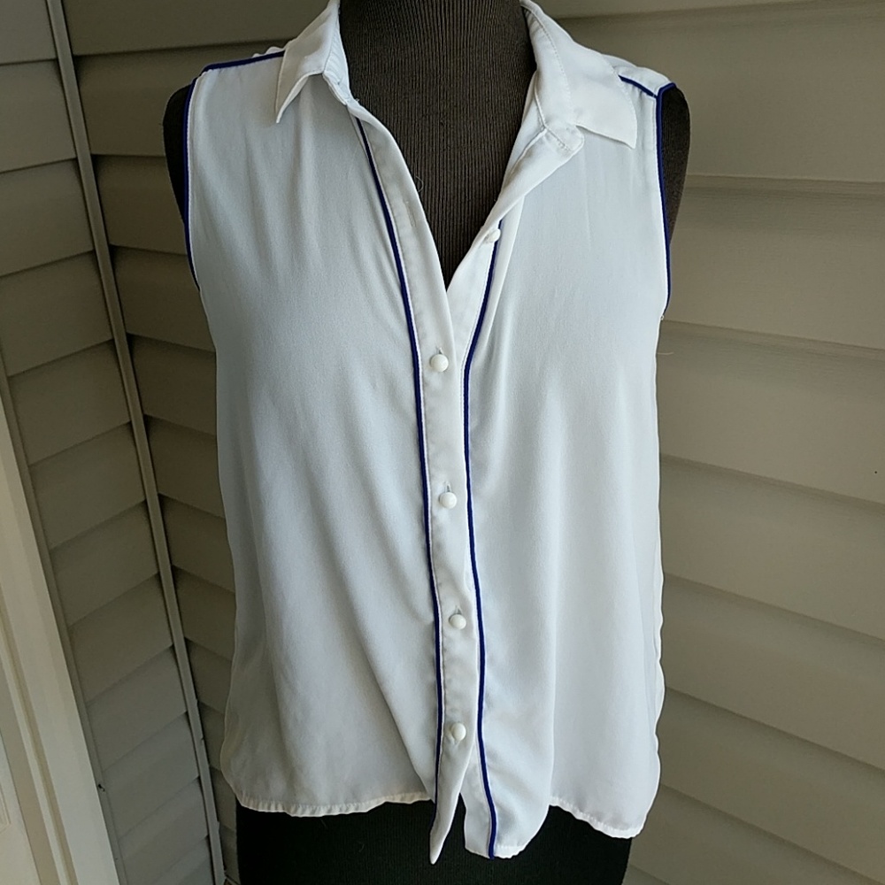 🌟🌟Cute Sleeveless Forever 21 Button-down Top
