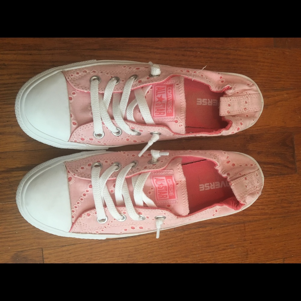 Cute pink Converse size 9 Women's! Eyelet pattern.