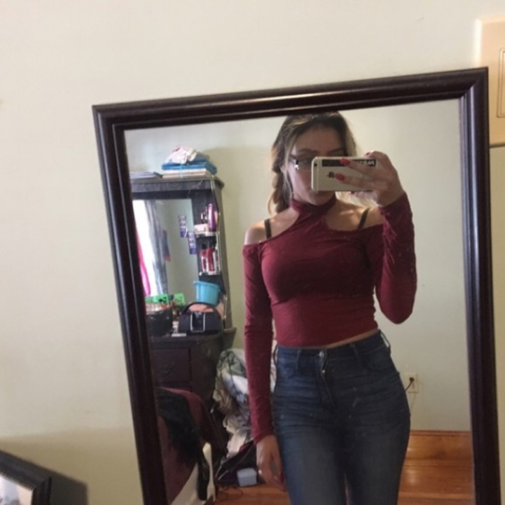 Choker crop top