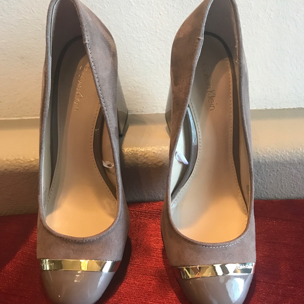 👠 Calvin Klien