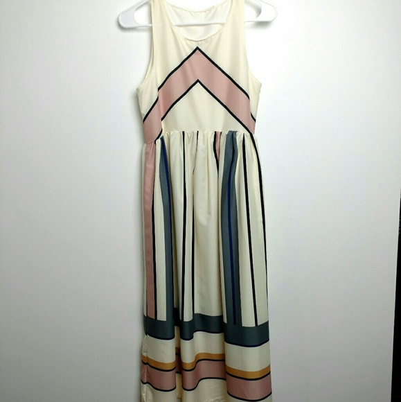 🌿SLEEVELESS SHIFT DRESS🌿🌿 - Picture 3 of 4