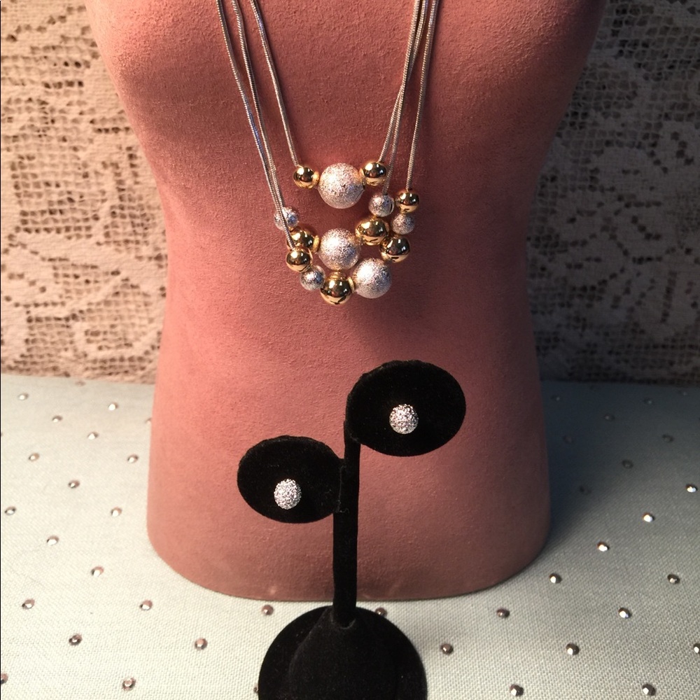 Two-tone necklace and earring set