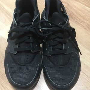 Nike all black huarache