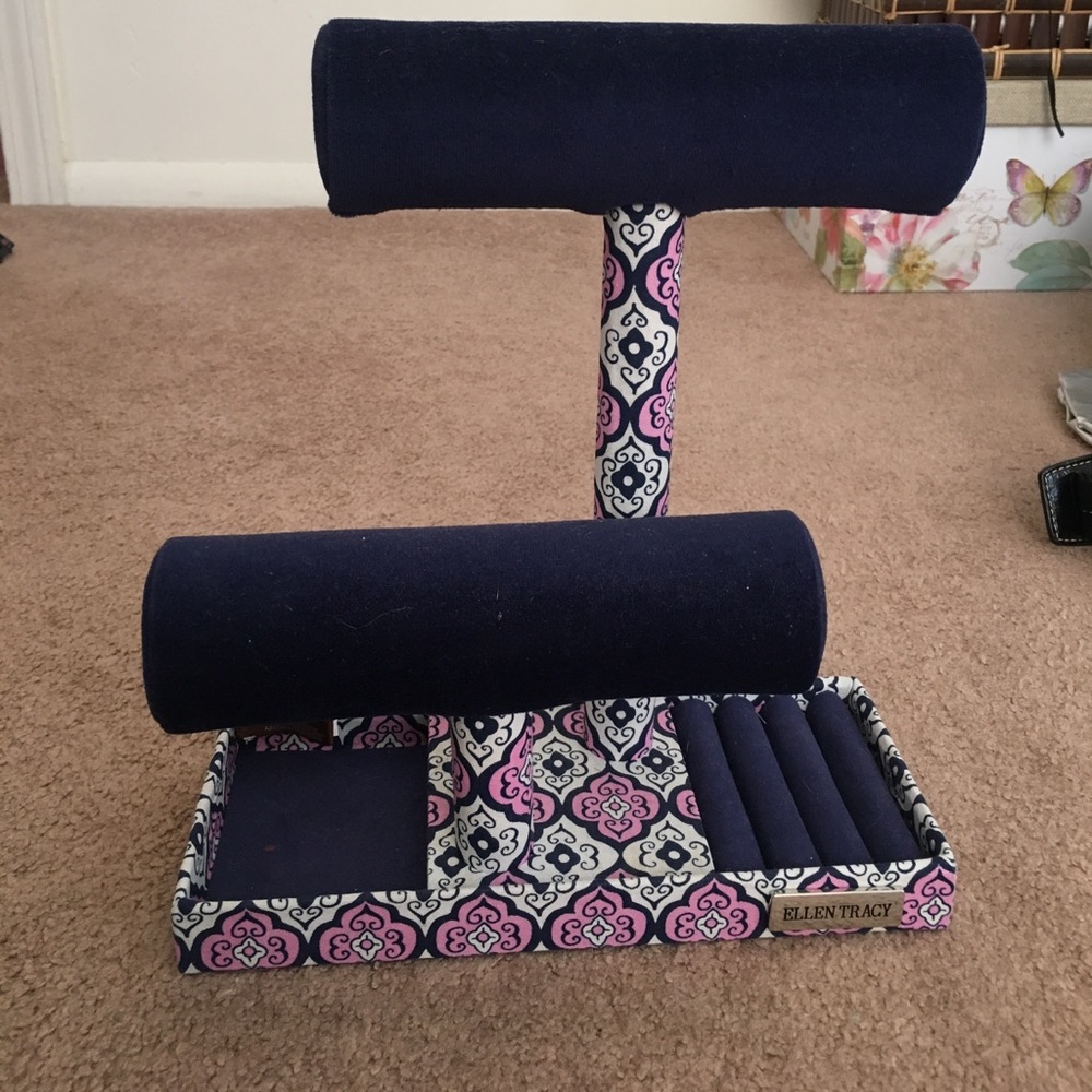 Beautiful jewelry holder stand.