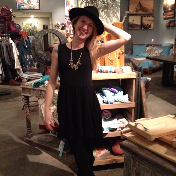 Please read! ⭐️ Meet your Posher, Maren! - Picture 4 of 7