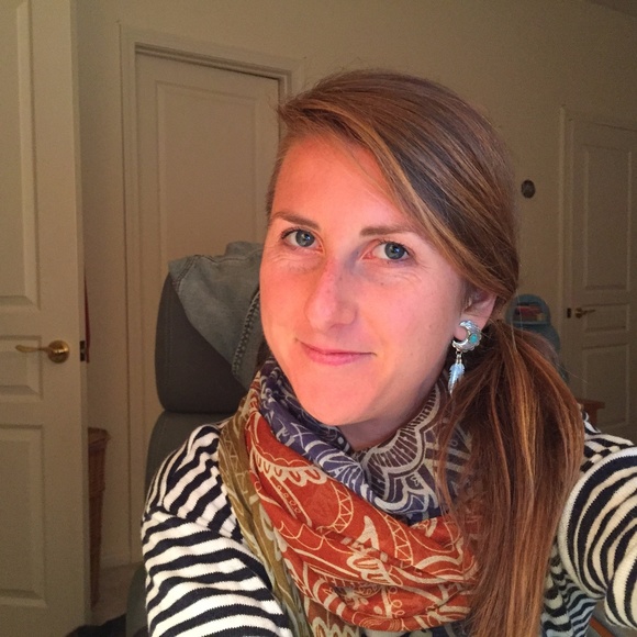 Please read! ⭐️ Meet your Posher, Maren! - Picture 3 of 7