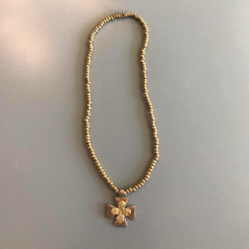 Cross pendant necklace