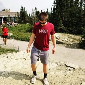 Meet your Posher, Derek