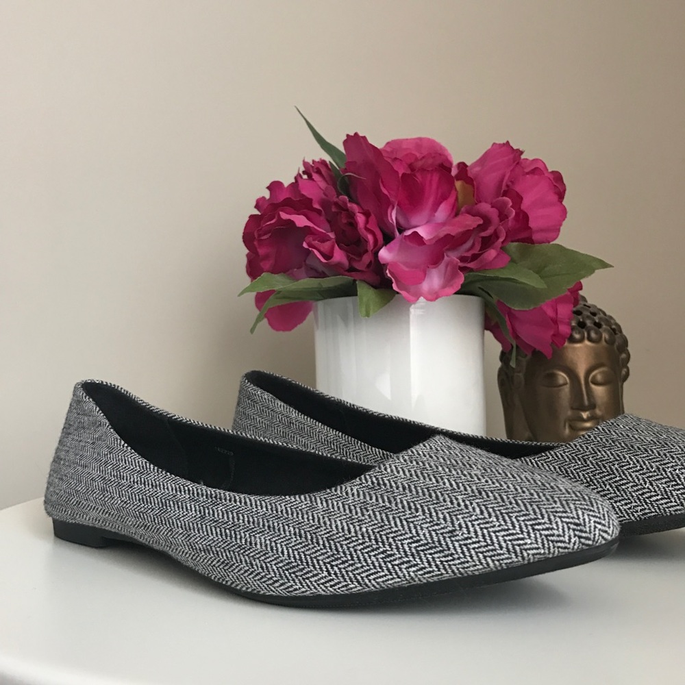 Gap Herringbone Flats