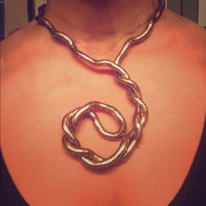 Gold/ Silver toned bendable statement necklace!