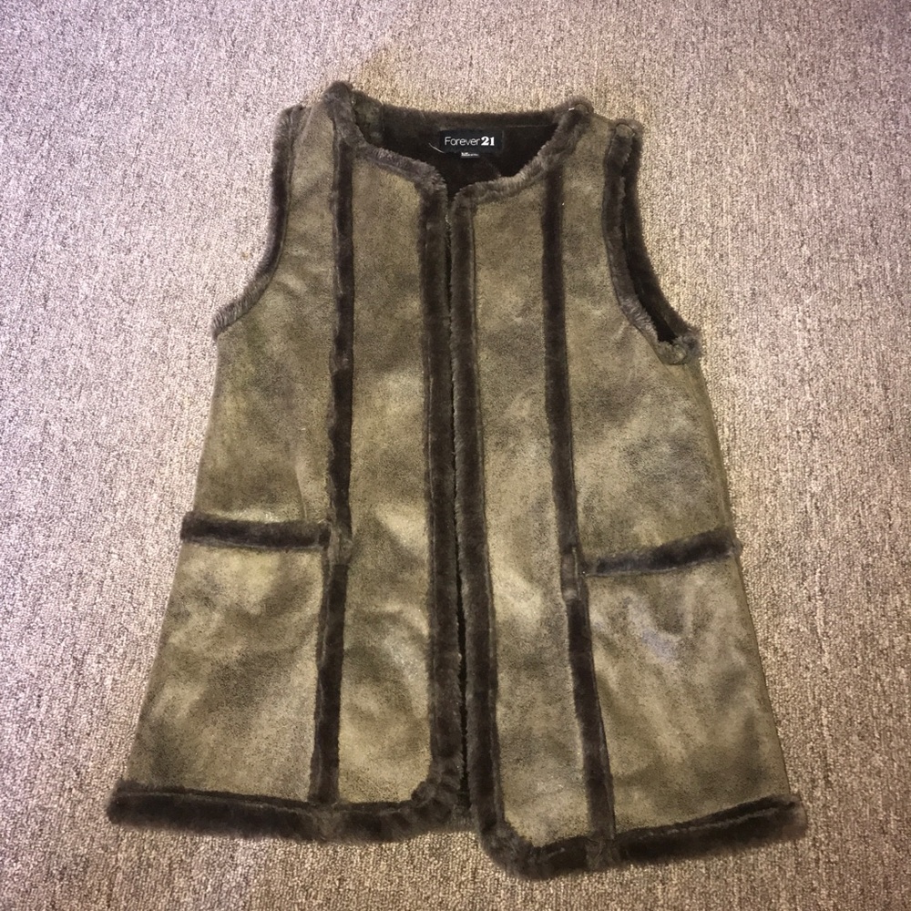 FUR VEST FROM FOREVER 21
