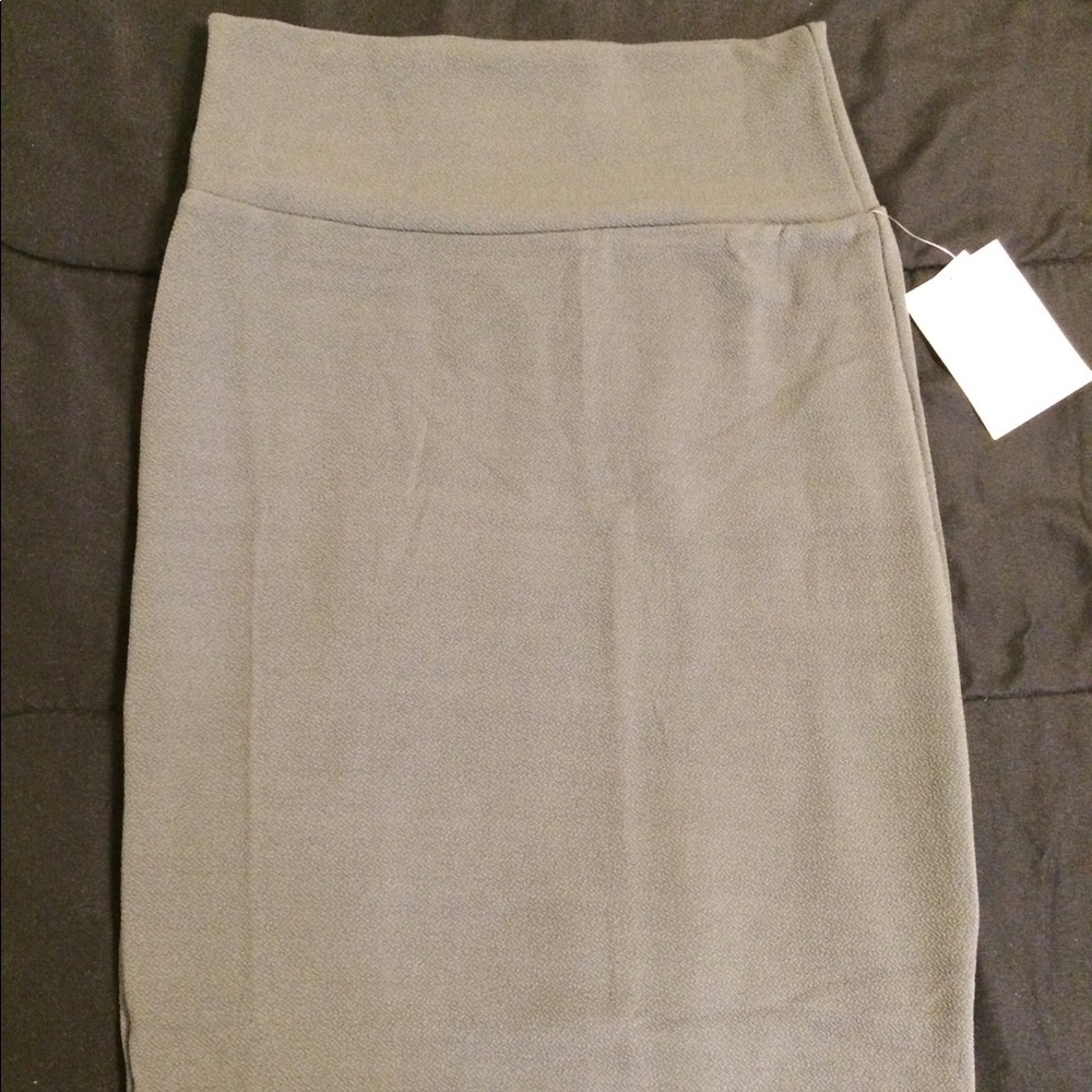 ❤️SOLD❤️Solid Gray Cassie by Lularoe