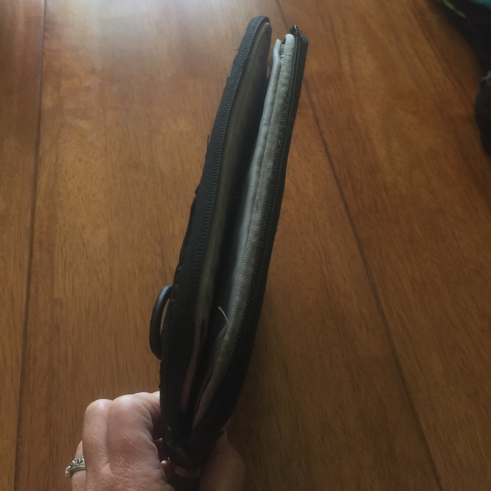 iPad case protector - Picture 3 of 3