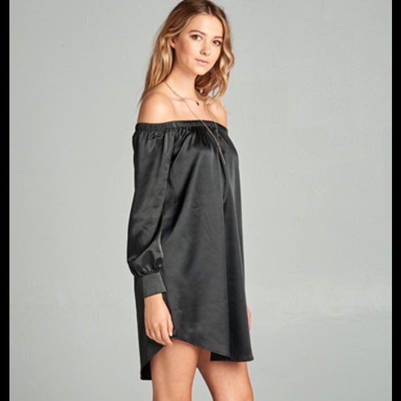 Dresses & Skirts - 🎈SALE🎈Off the Shoulder Dress