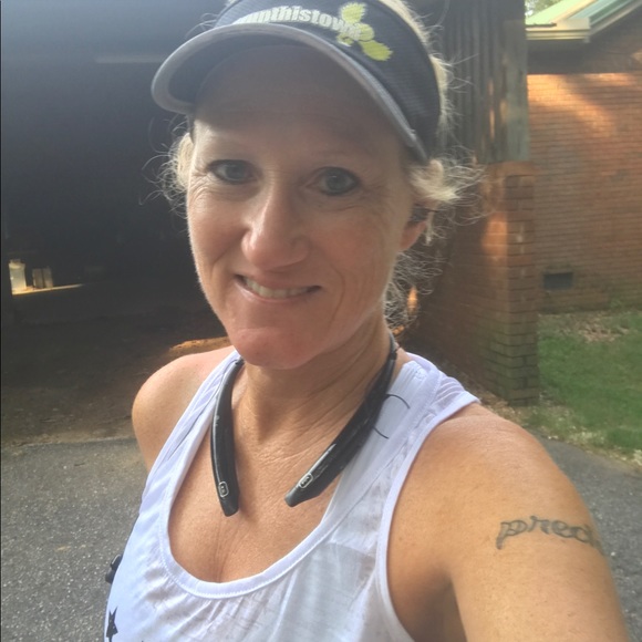 Meet your Posher, Cindy - Picture 1 of 1