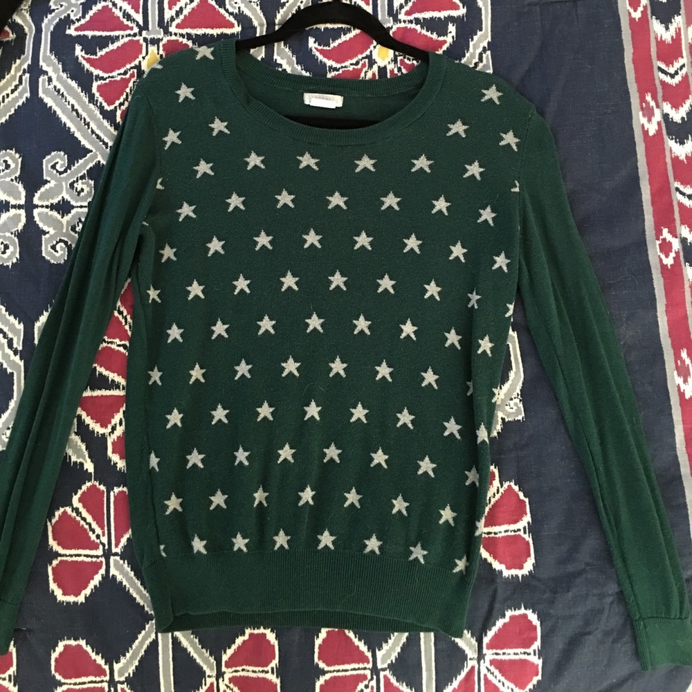 Be the star in this all American sweater 💚