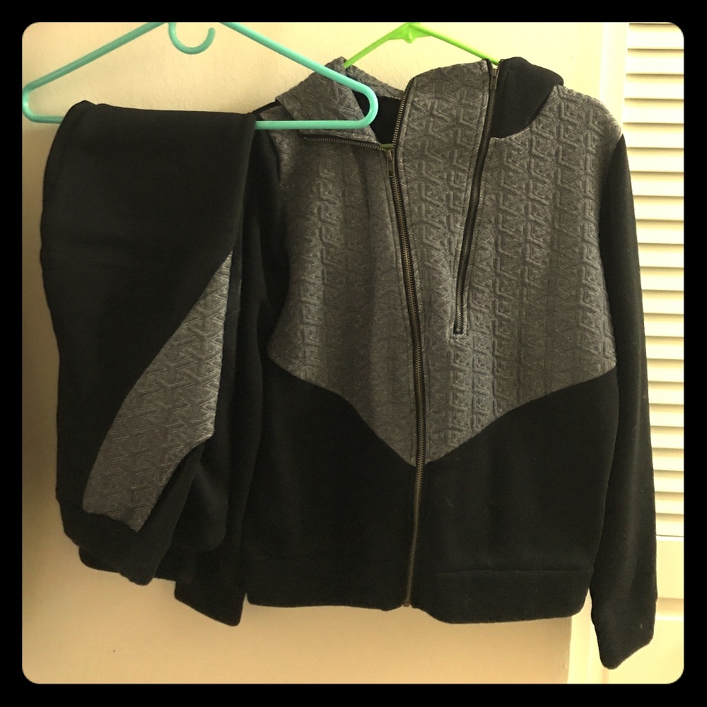 ⭐️LAST CHANCE⭐️ 2-piece Hoodie and Sweatpants Set