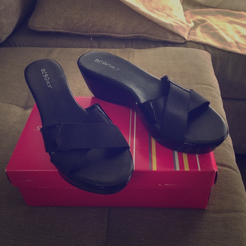 BCBG Slip on wedges