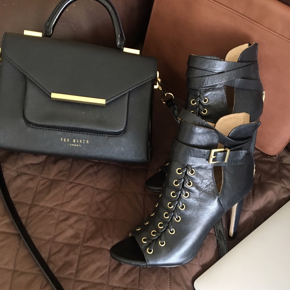 Bcbgeneration 7.5 Blk Leather peep toe, slim heel