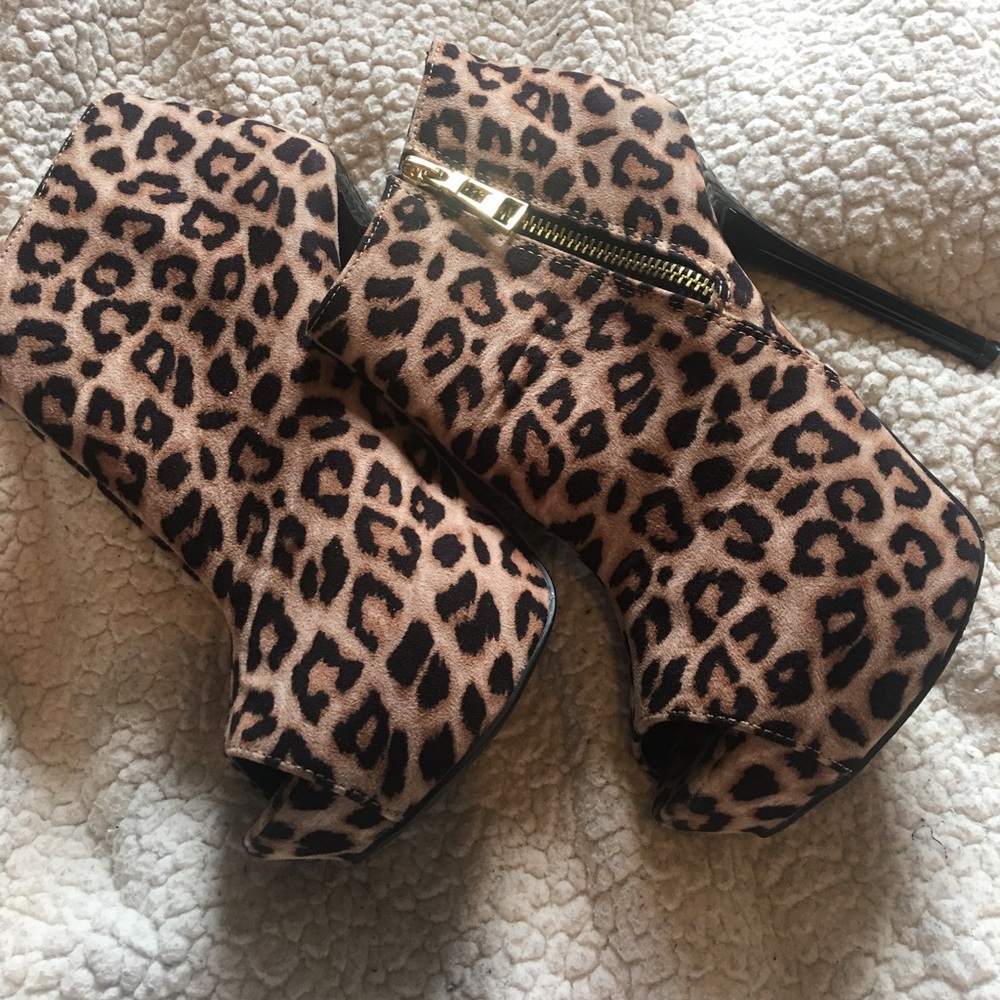 Leopard/cheetah heels
