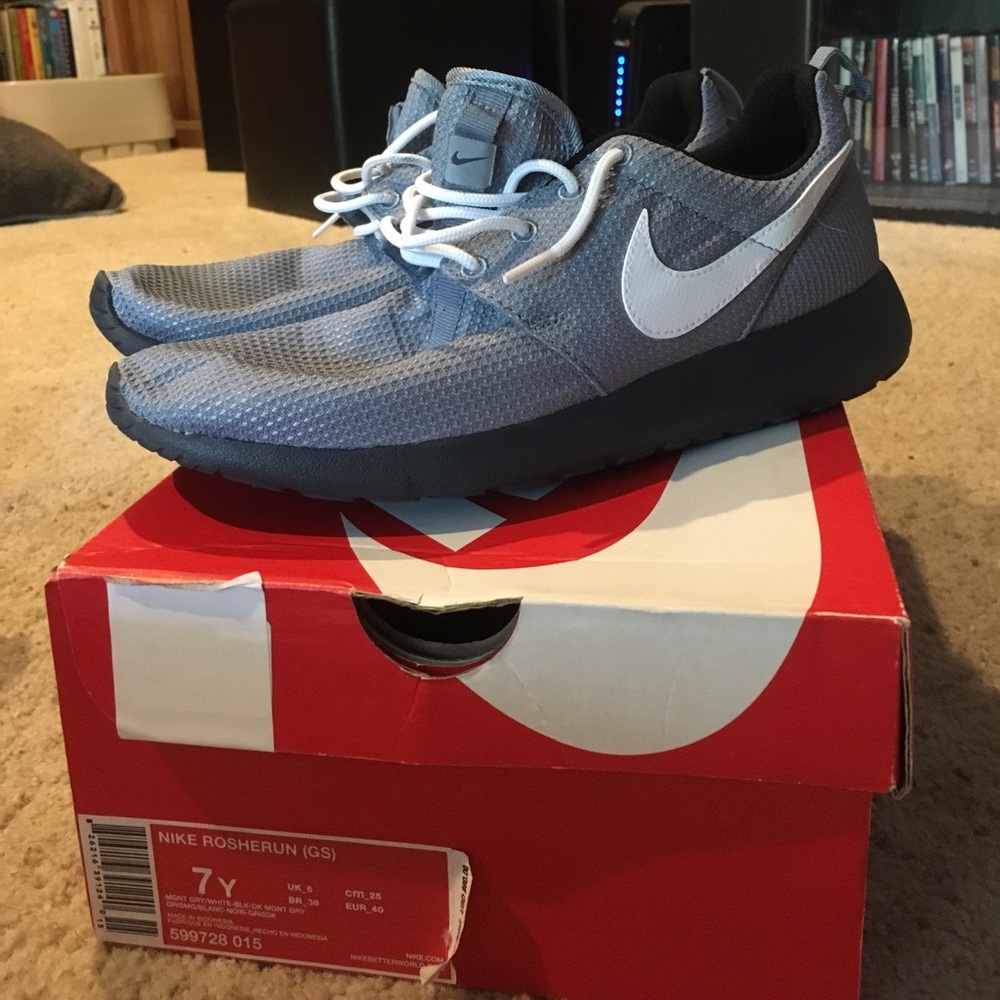NIKE rosheruns