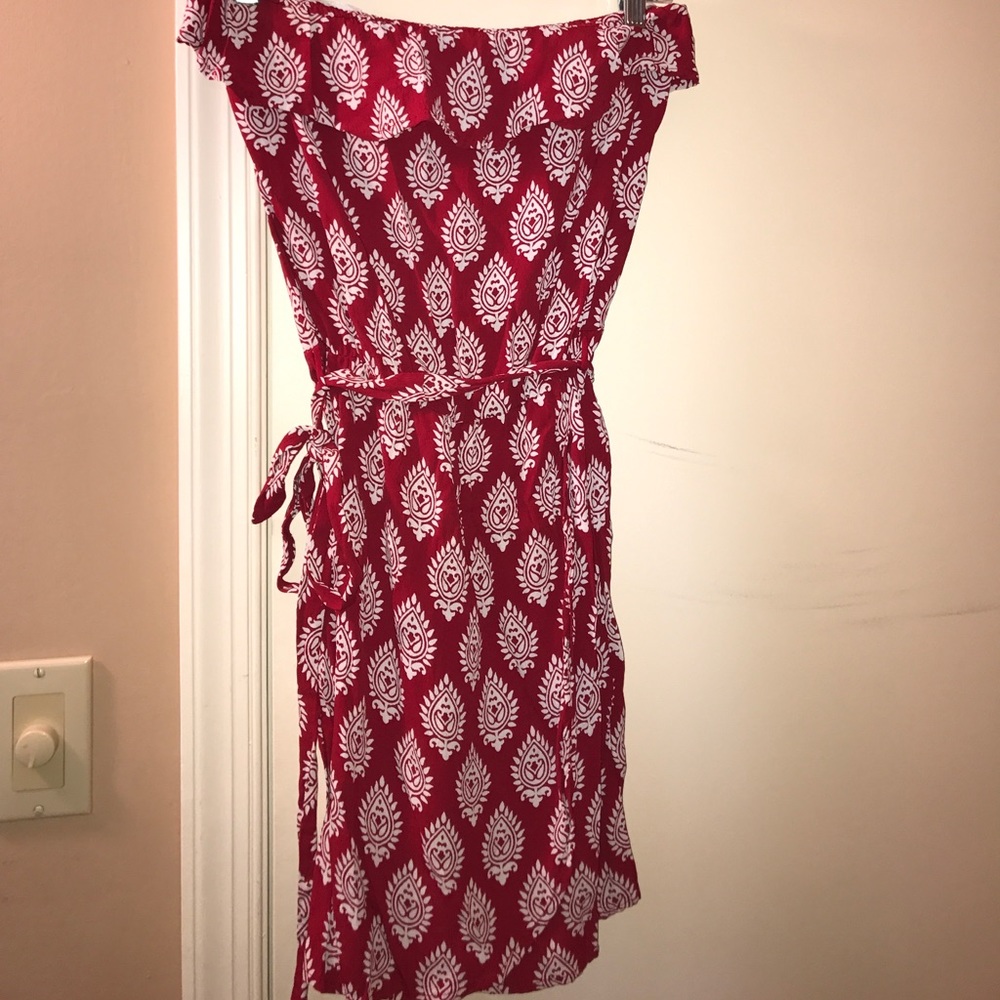 Strapless patterned red dress!