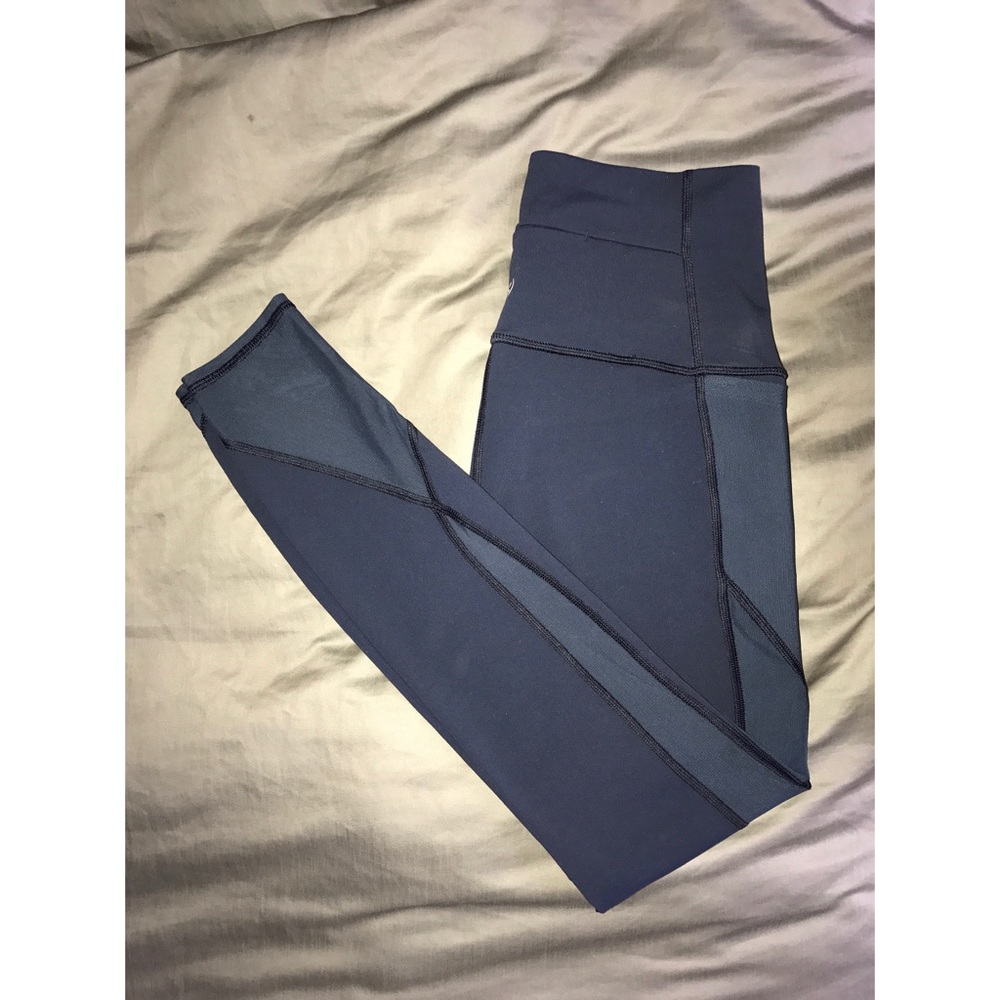 NWOT Lululemon 28" navy blue workout/yoga legging