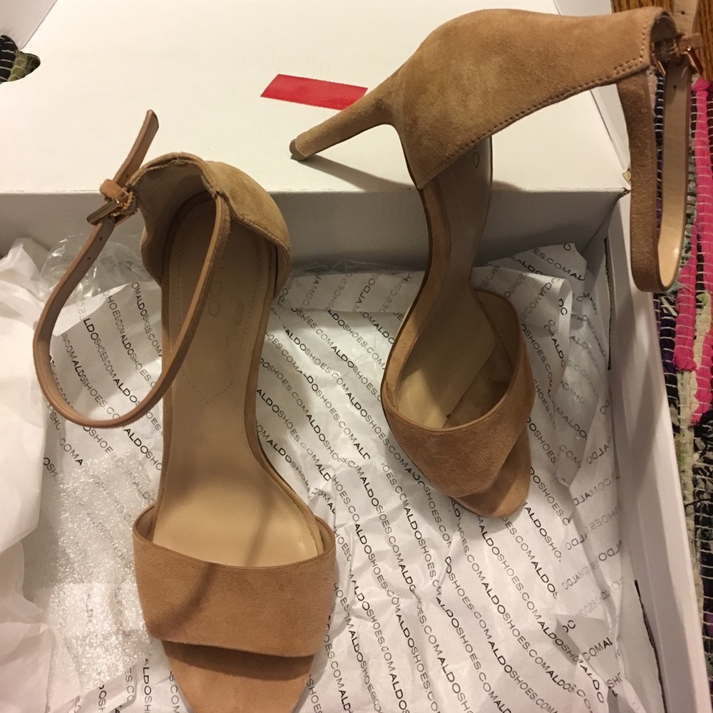 ALDO nude suede heels size: 7.5