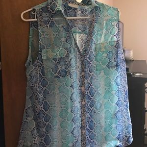 Sleeveless new york and co snake skin print