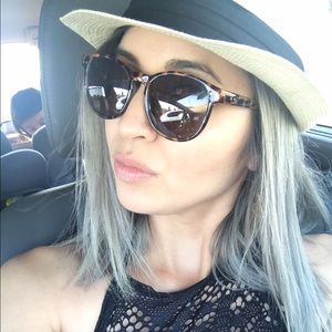 Meet your Posher, Candis