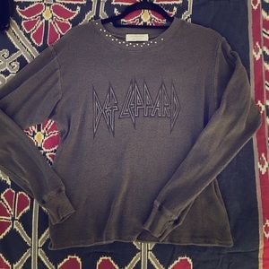 Rock out in this Free People studded thermal 🤘🏻