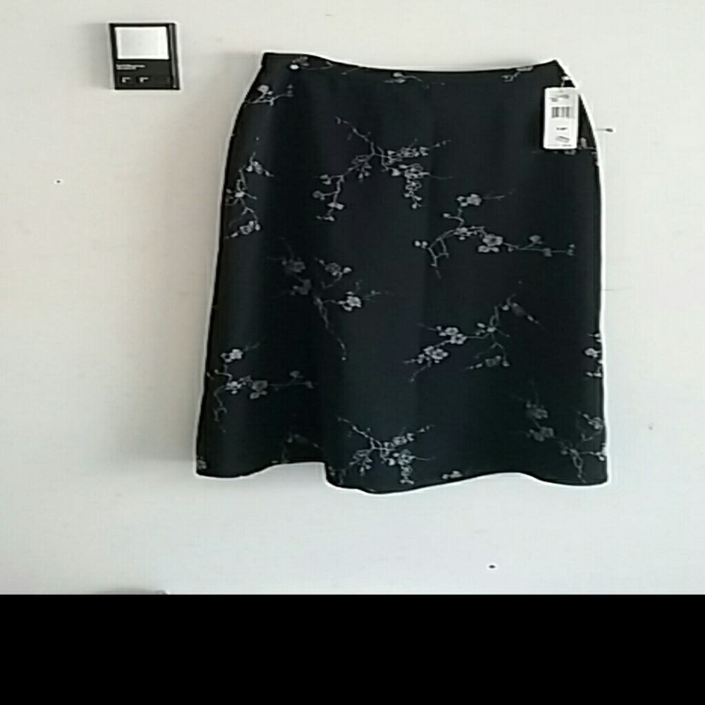 Jones wear floral skirt midnight blue size 10P