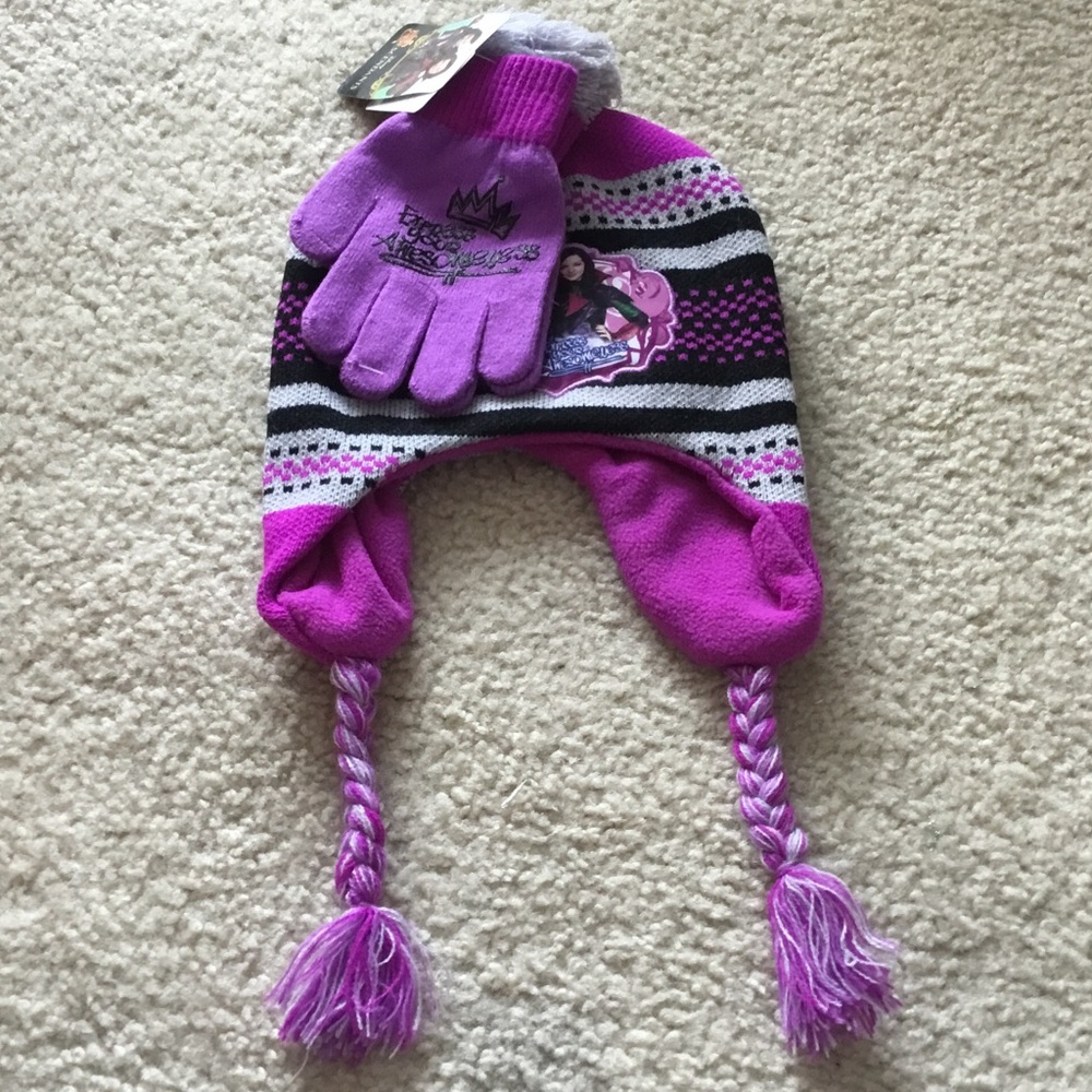 NWT Disney Descendants Hat and Gloves set