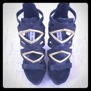 Steve Madden Platform black and Gold shoes