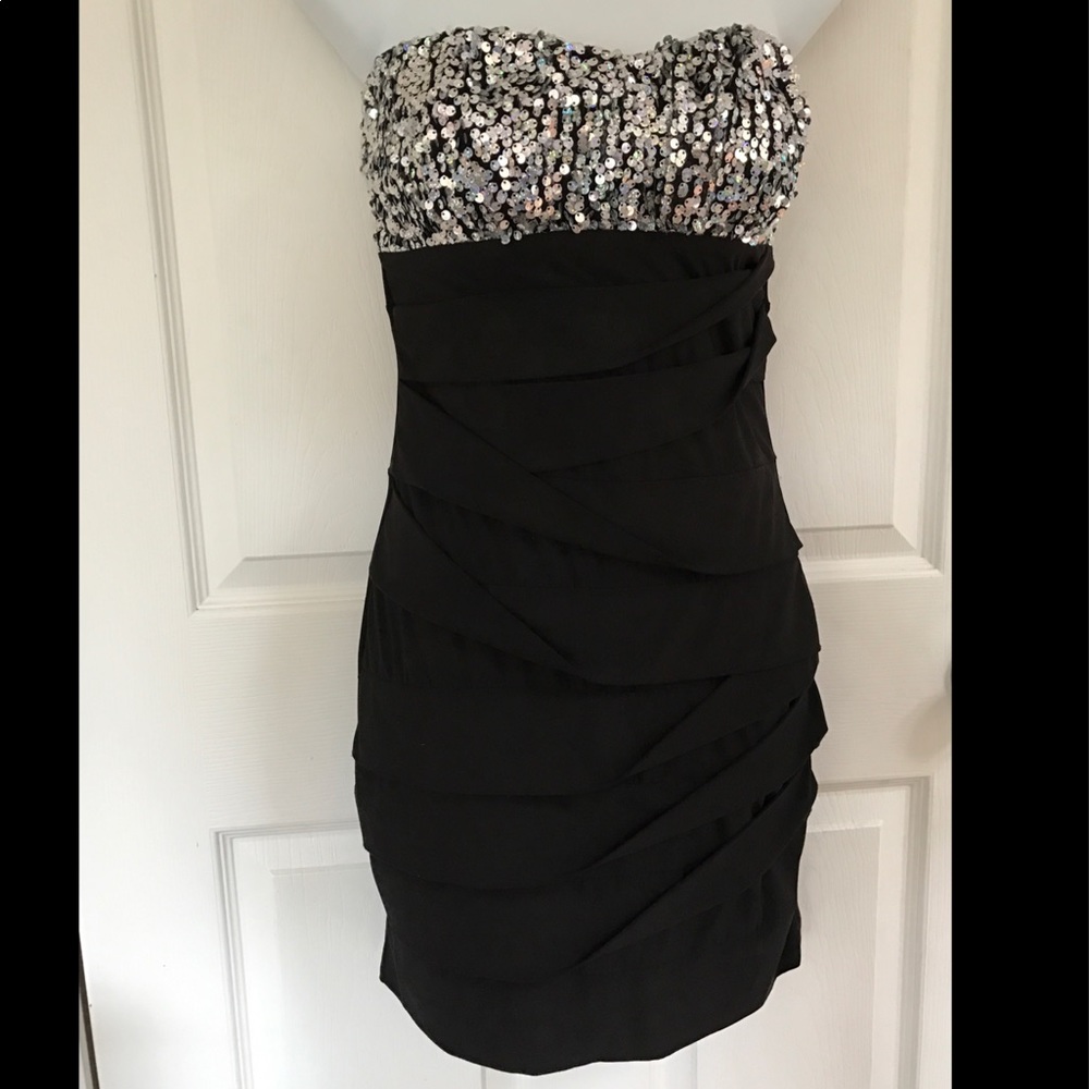 🎀 BLACK DRESS WITH SILVER SEQUINS SZ M