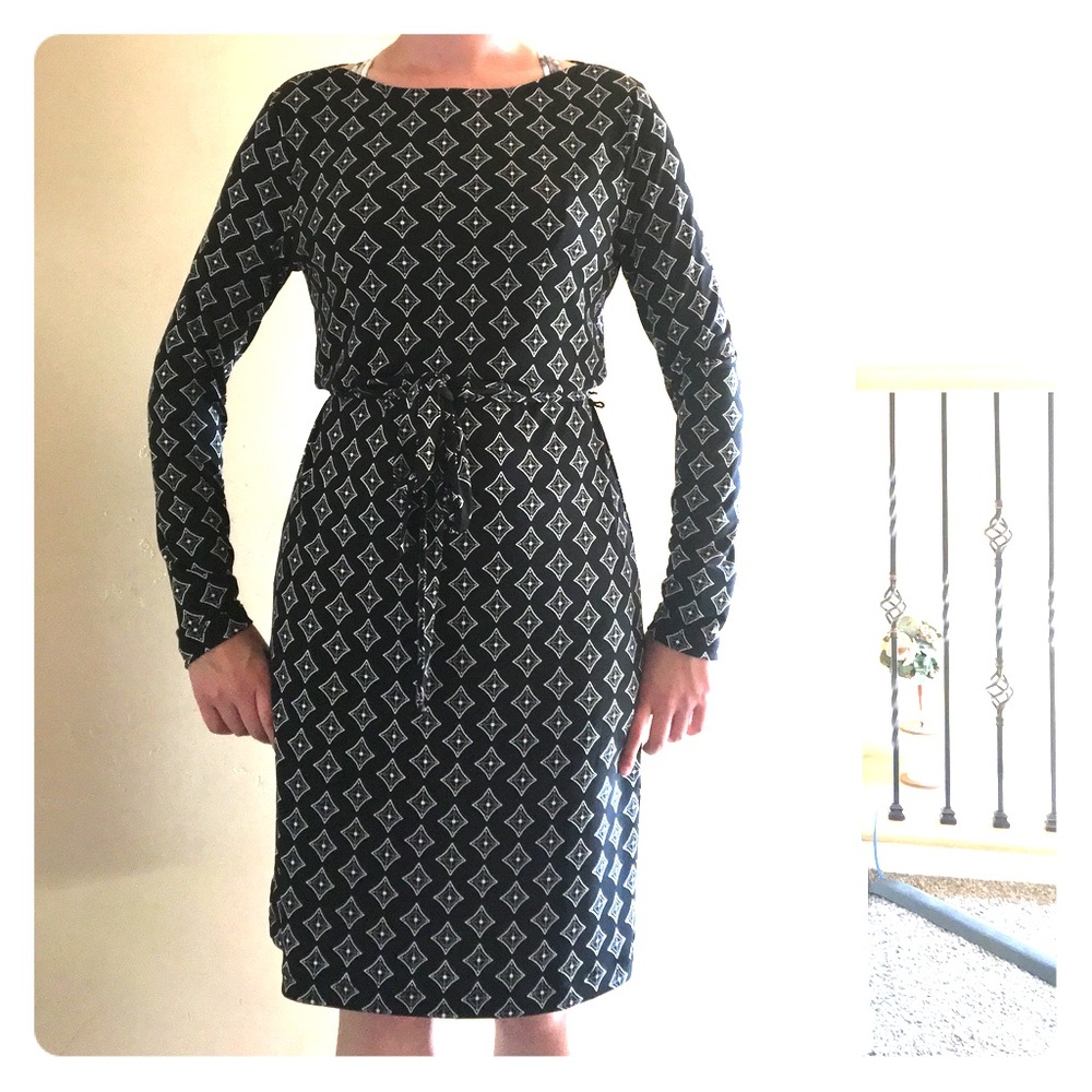 Black and white tie waist dress