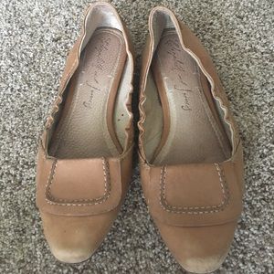 Elizabeth and James nude flats size 7 1/2