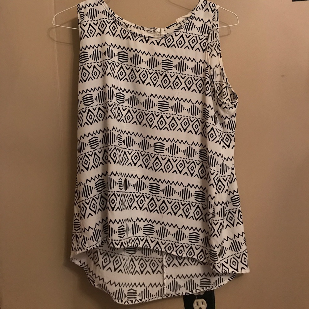 Black/white top